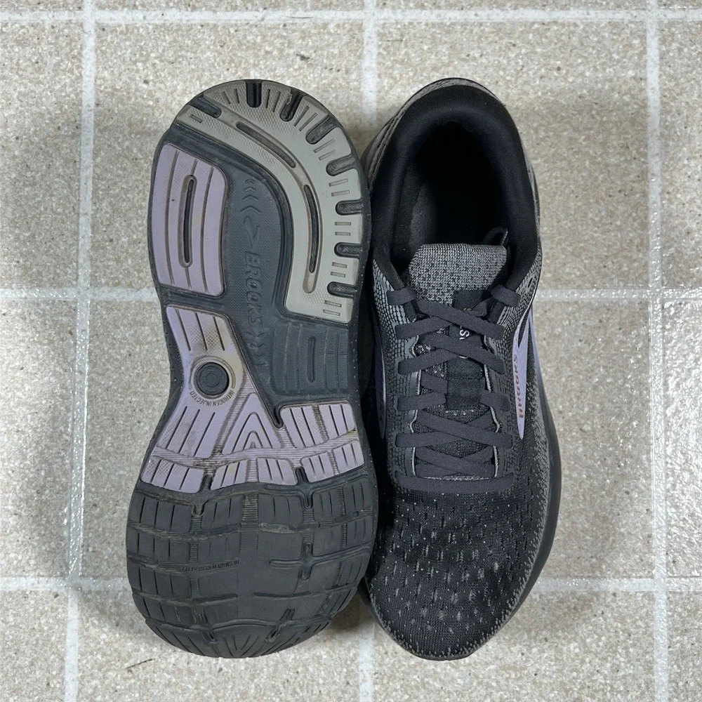 Brooks worn but